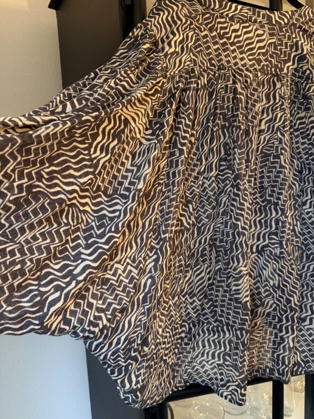 Pilcro Anthropologie Sidney Batwing Blouse Grey Cream Geometric Size L Large - Picture 5 of 11